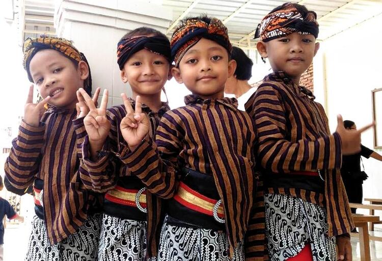 Beskap n senyum Beskap n senyum